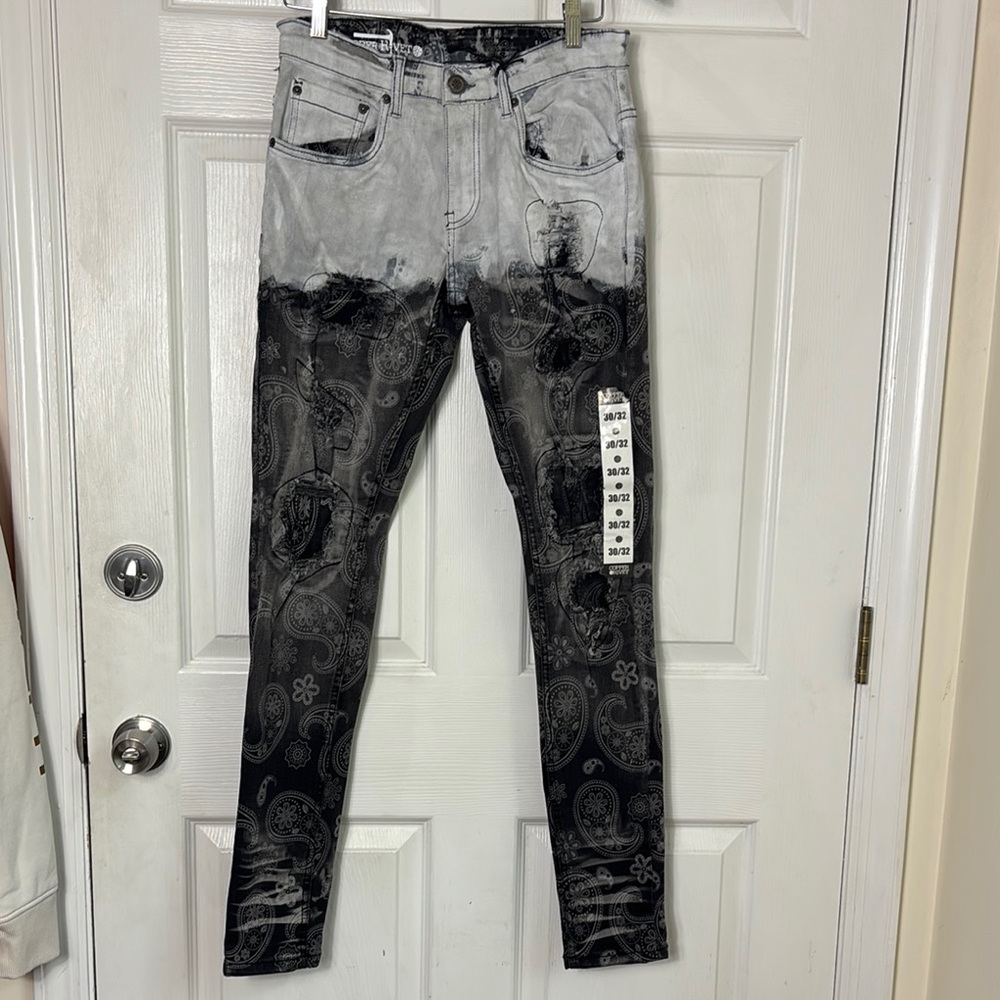 NEW COPPER RIVET Slim Fit Distressed Gray and Black Paisley Jeans Size 30/32